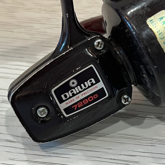 Vintage Daiwa 7290D Spinning Fishing Reel Dark Brown Untested - Picture 2 of 8